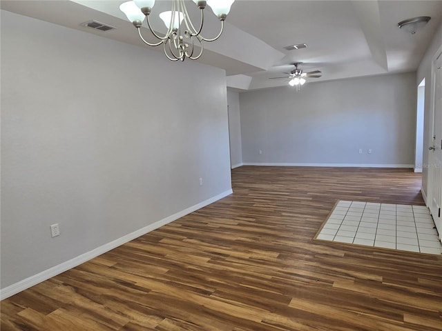 spare room featuring dark wood-style floors, visible vents, and baseboards