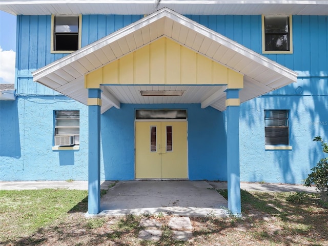 view of exterior entry featuring cooling unit