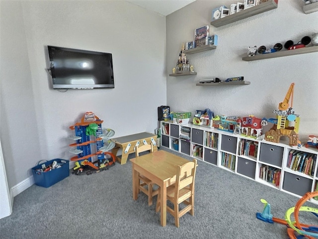 playroom with carpet flooring