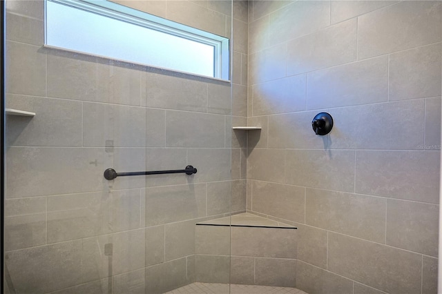 7014 Elaine Ct, The Villages, FL 34762 - bathroom with a tile shower