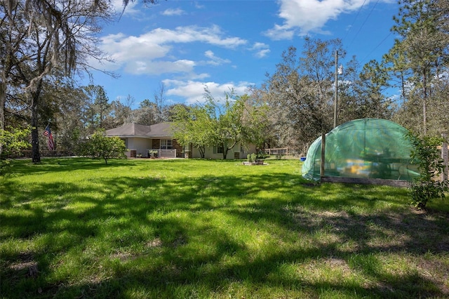 view of yard featuring an exterior structure and an outdoor structure