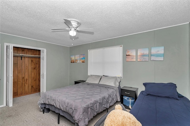 bedroom featuring carpet floors, a textured ceiling, and ceiling fan