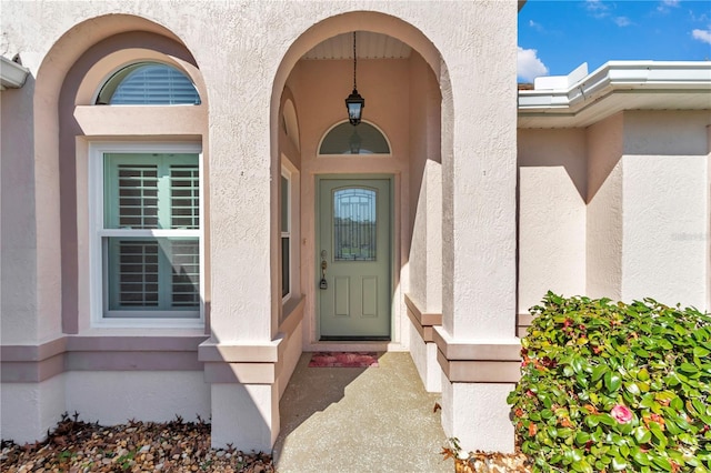 view of exterior entry featuring stucco siding