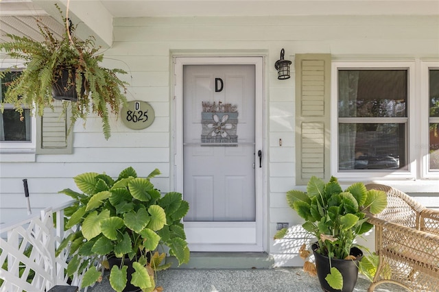 property entrance featuring covered porch