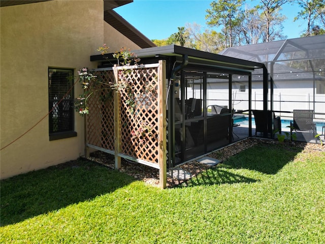 view of yard featuring a lanai and a fenced in pool