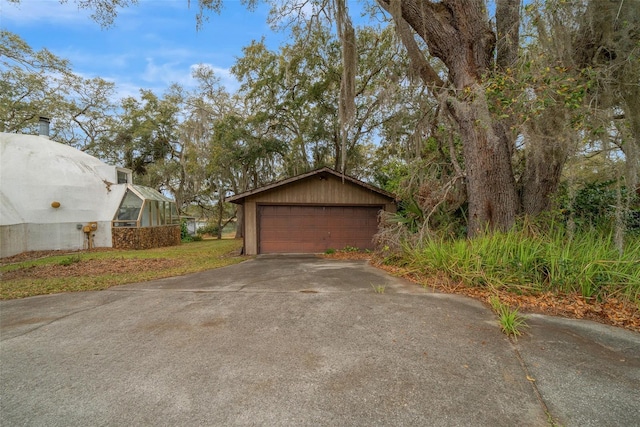 view of detached garage