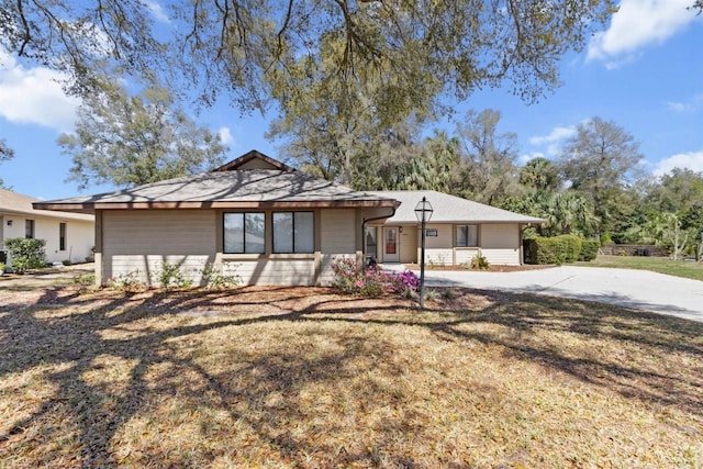 ranch-style home with a front yard