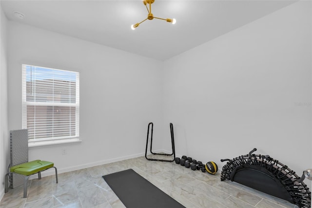 exercise area featuring baseboards