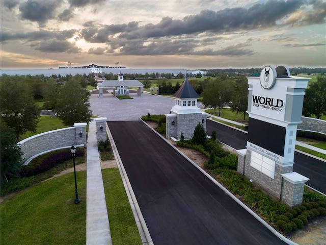 view of aerial view at dusk