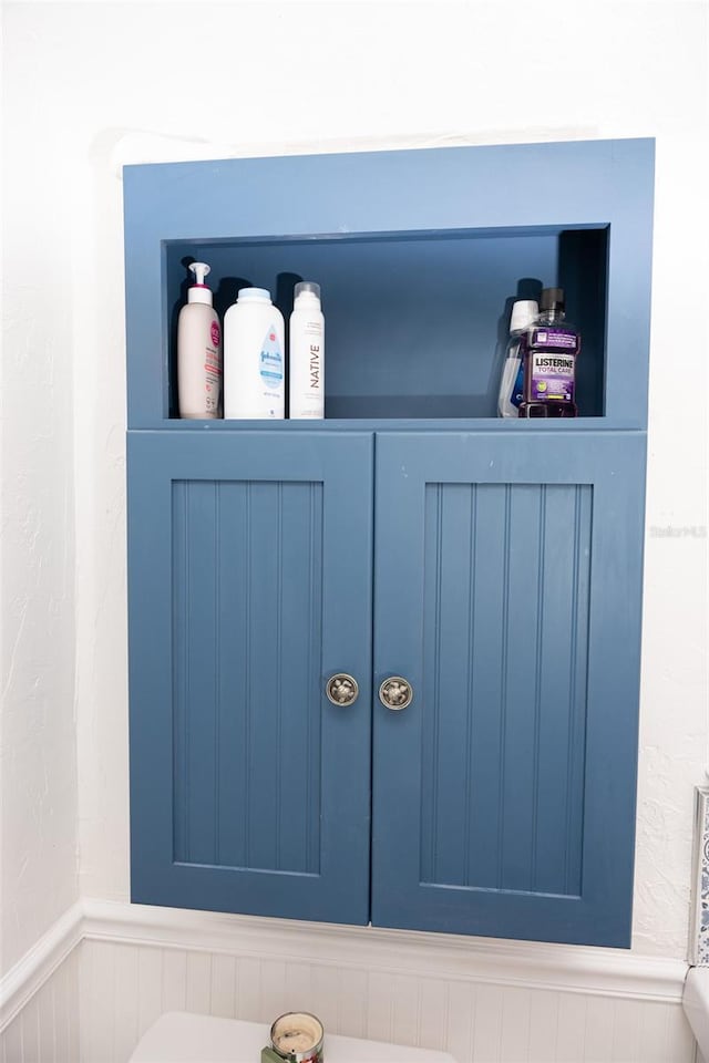 room details featuring a wainscoted wall