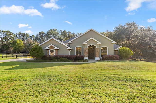 view of front facade with a front yard and stucco siding