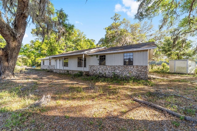 9951 NE 30th Ct, Anthony, FL 32617 - back of property featuring stone siding