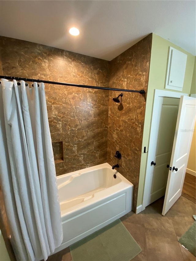 full bathroom featuring shower / bath combo with shower curtain