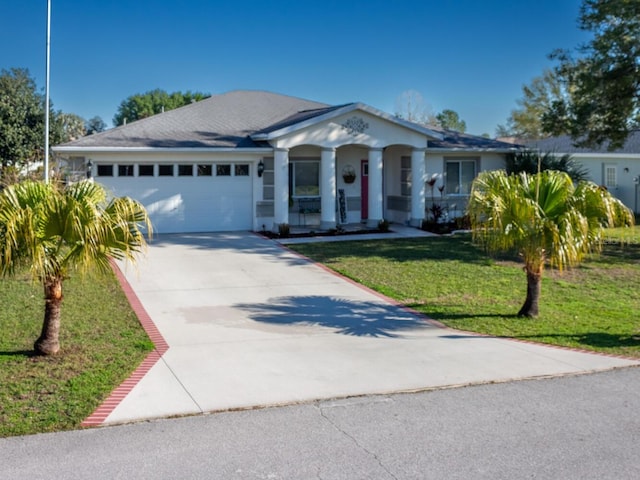 view of front of property featuring a front yard, a garage, and driveway