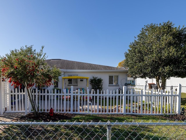 view of front of home with stucco siding and a fenced front yard