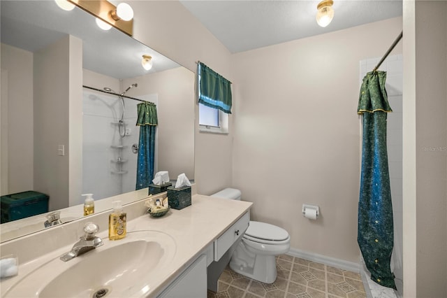 bathroom with vanity, a shower with curtain, baseboards, tile patterned floors, and toilet