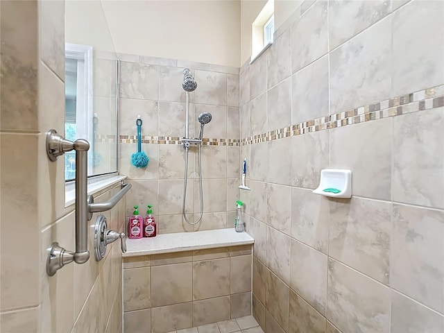 bathroom featuring tiled shower