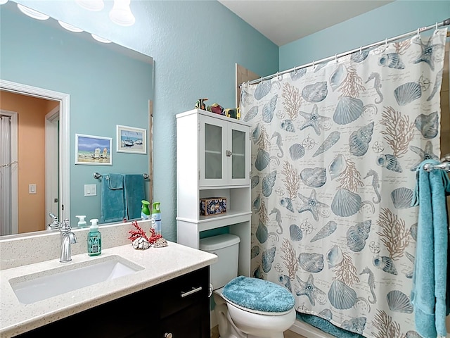 full bath with vanity, toilet, and a shower with curtain