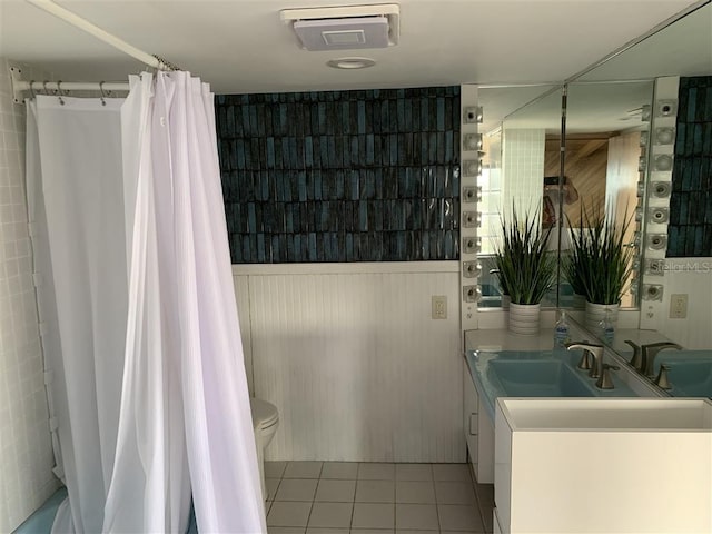 full bathroom with tile patterned floors, visible vents, toilet, a shower with curtain, and vanity