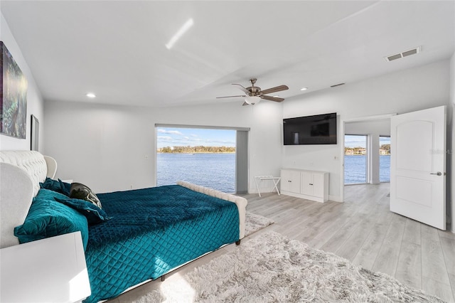 bedroom featuring a ceiling fan, visible vents, baseboards, light wood-style flooring, and recessed lighting