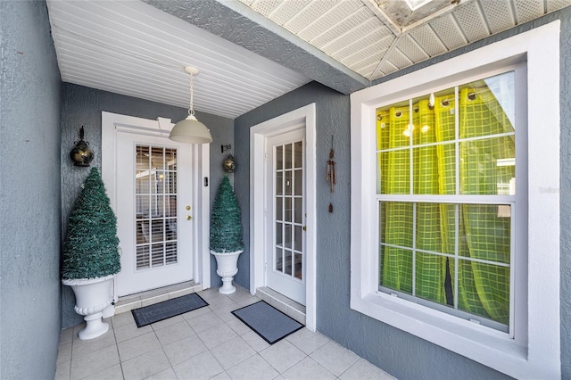 view of exterior entry featuring stucco siding