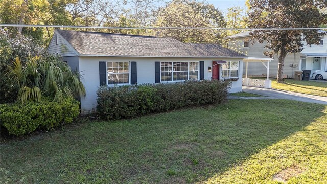 829 NE 15th Ave, Ocala, FL 34470 - view of front of house with a carport, driveway, a shingled roof, and a front yard