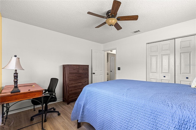 10980 SW 62nd Avenue Rd, Ocala, FL 34476 - bedroom featuring visible vents, a ceiling fan, a textured ceiling, a closet, and light wood finished floors