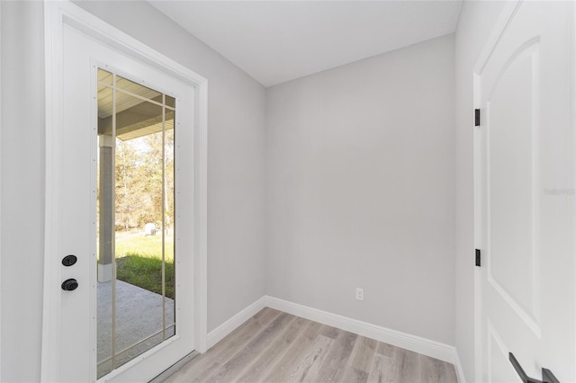 760 NE 152nd Ter, Williston, FL 32696 - entryway featuring baseboards and light wood-style floors