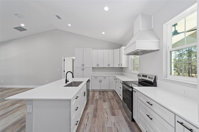 791 NE 150th Ave, Williston, FL 32696 - kitchen featuring visible vents, a sink, custom range hood, appliances with stainless steel finishes, and a kitchen island with sink