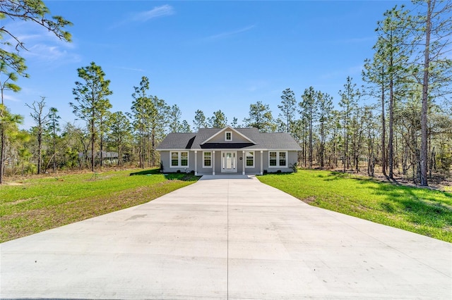 791 NE 150th Ave, Williston, FL 32696 - craftsman-style house with concrete driveway, a front yard, and stucco siding