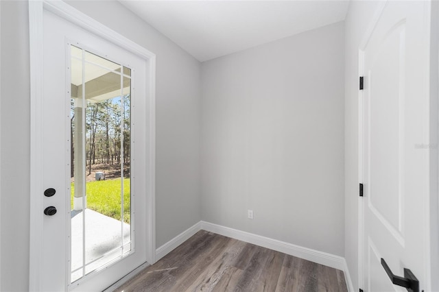 791 NE 150th Ave, Williston, FL 32696 - entryway featuring baseboards and dark wood-style flooring