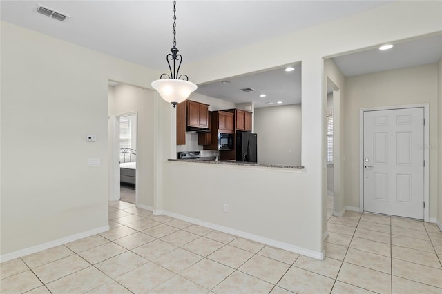 kitchen with visible vents, baseboards, decorative light fixtures, black appliances, and light tile patterned floors