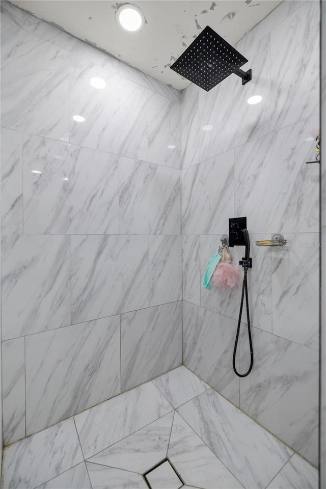 2130 SW 37th Street Rd, Ocala, FL 34471 - full bathroom featuring a tile shower