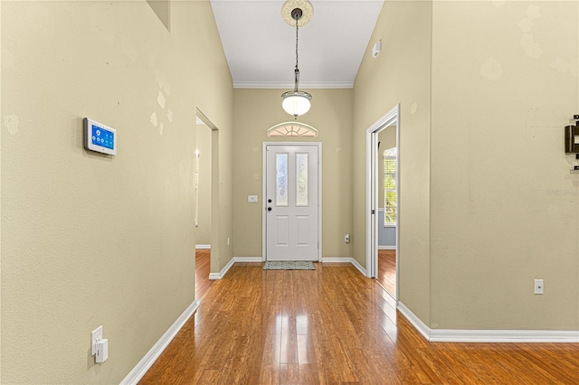 2922 SE 39th Pl, Ocala, FL 34480 - foyer entrance with wood-type flooring, crown molding, and baseboards