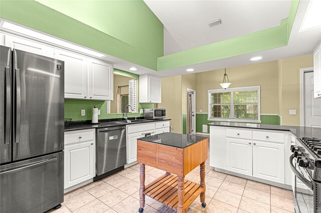 2922 SE 39th Pl, Ocala, FL 34480 - kitchen featuring white cabinetry, a sink, and stainless steel appliances