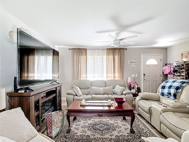 4575 SE 137th Pl, Summerfield, FL 34491 - living area with wood finished floors and ceiling fan