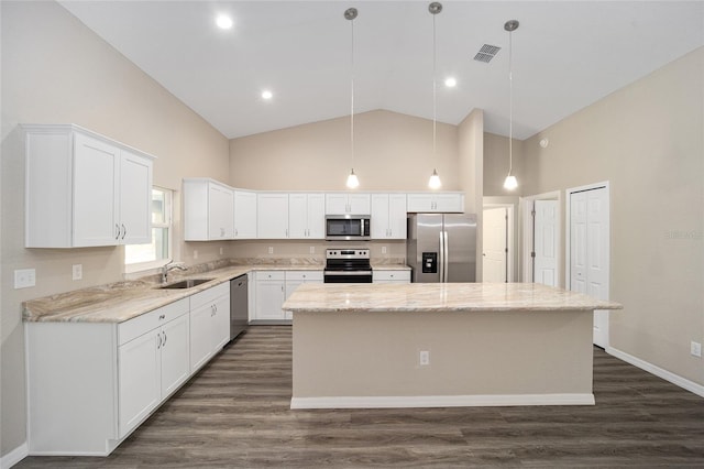 kitchen with dark wood-style flooring, visible vents, appliances with stainless steel finishes, a sink, and a center island