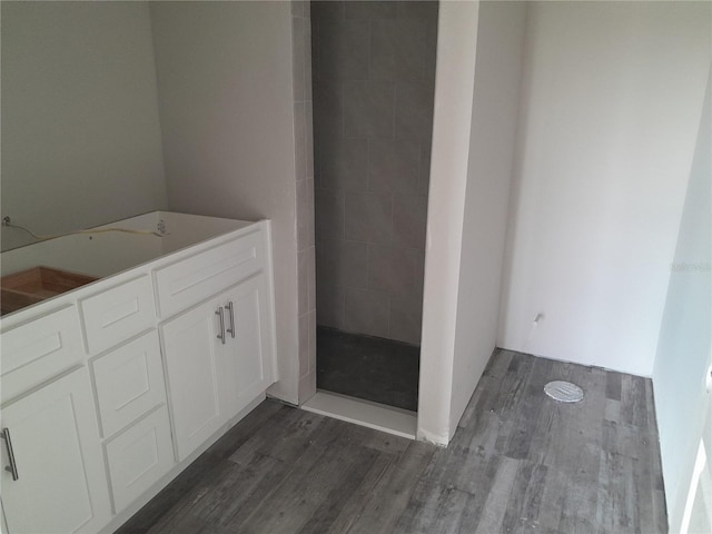 2 Malauka Loop Ln, Ocklawaha, FL 32179 - bathroom featuring wood finished floors