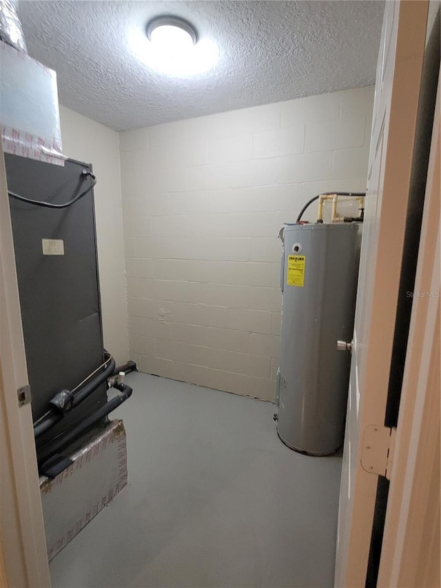 707/709 NE 26th St, Ocala, FL 34470 - utilities featuring electric water heater