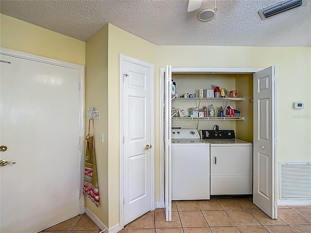 916 Cancun Ct, Lady Lake, FL 32159 - laundry area featuring light tile patterned floors, washing machine and dryer, laundry area, and visible vents