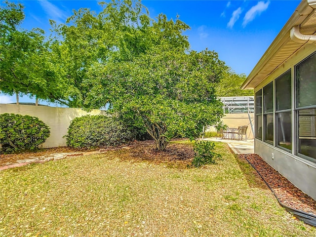 916 Cancun Ct, Lady Lake, FL 32159 - view of yard featuring a sunroom and a patio area