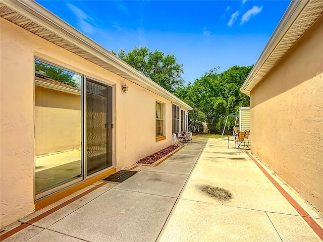 916 Cancun Ct, Lady Lake, FL 32159 - view of side of property featuring stucco siding and a patio area