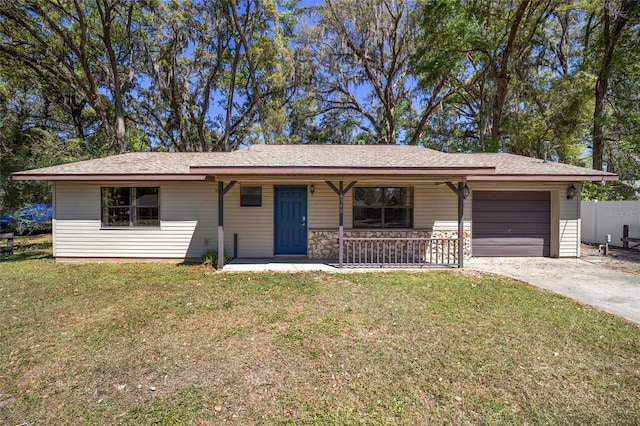 6549 NW 65th Pl, Ocala, FL 34482 - ranch-style house with driveway, an attached garage, a front lawn, and a porch