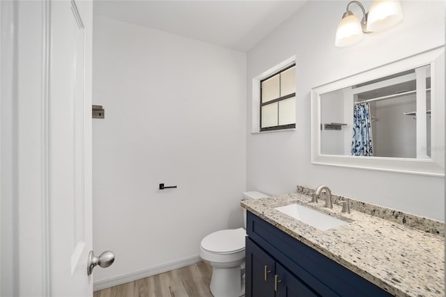 6549 NW 65th Pl, Ocala, FL 34482 - full bath with a shower with curtain, vanity, toilet, baseboards, and wood finished floors