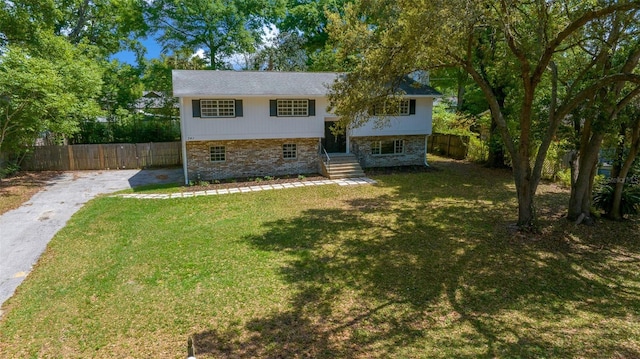 341 SE 53rd Ct, Ocala, FL 34480 - bi-level home featuring driveway, brick siding, fence, and a front yard
