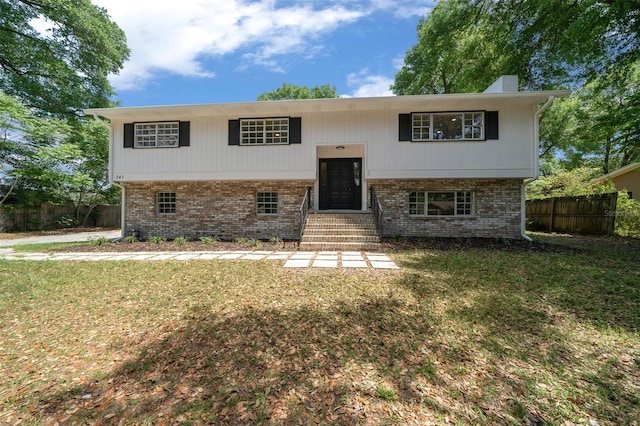 341 SE 53rd Ct, Ocala, FL 34480 - bi-level home with a front lawn, fence, and brick siding