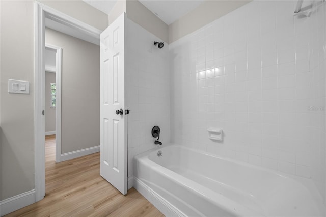 341 SE 53rd Ct, Ocala, FL 34480 - full bathroom with baseboards, wood finished floors, and washtub / shower combination