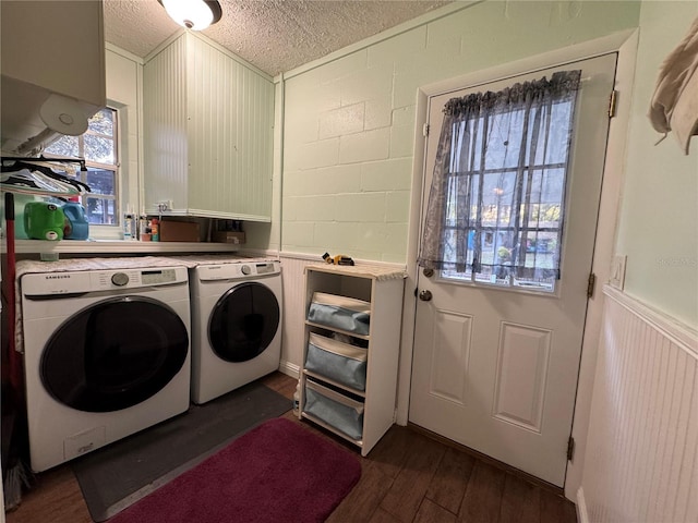 4540 W Sandy Hill St, Lecanto, FL 34461 - laundry room with washer and dryer, a textured ceiling, dark wood-style floors, and concrete block wall