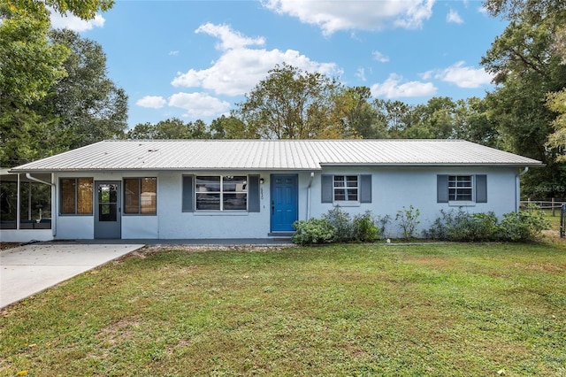 6830 NW 62nd Pl, Ocala, FL 34482 - single story home featuring stucco siding, metal roof, a sunroom, and a front yard
