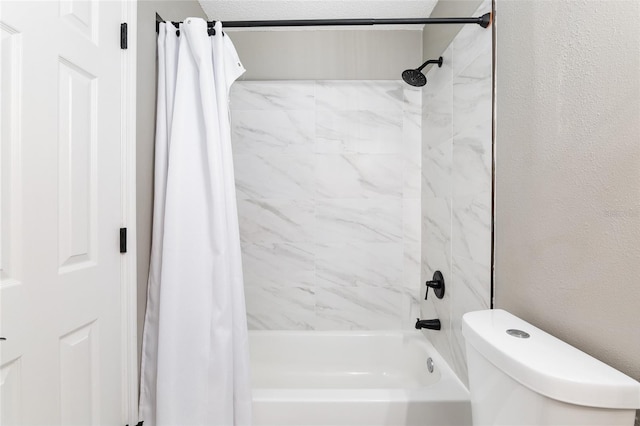 6830 NW 62nd Pl, Ocala, FL 34482 - full bath featuring a textured wall, toilet, and shower / bath combination with curtain